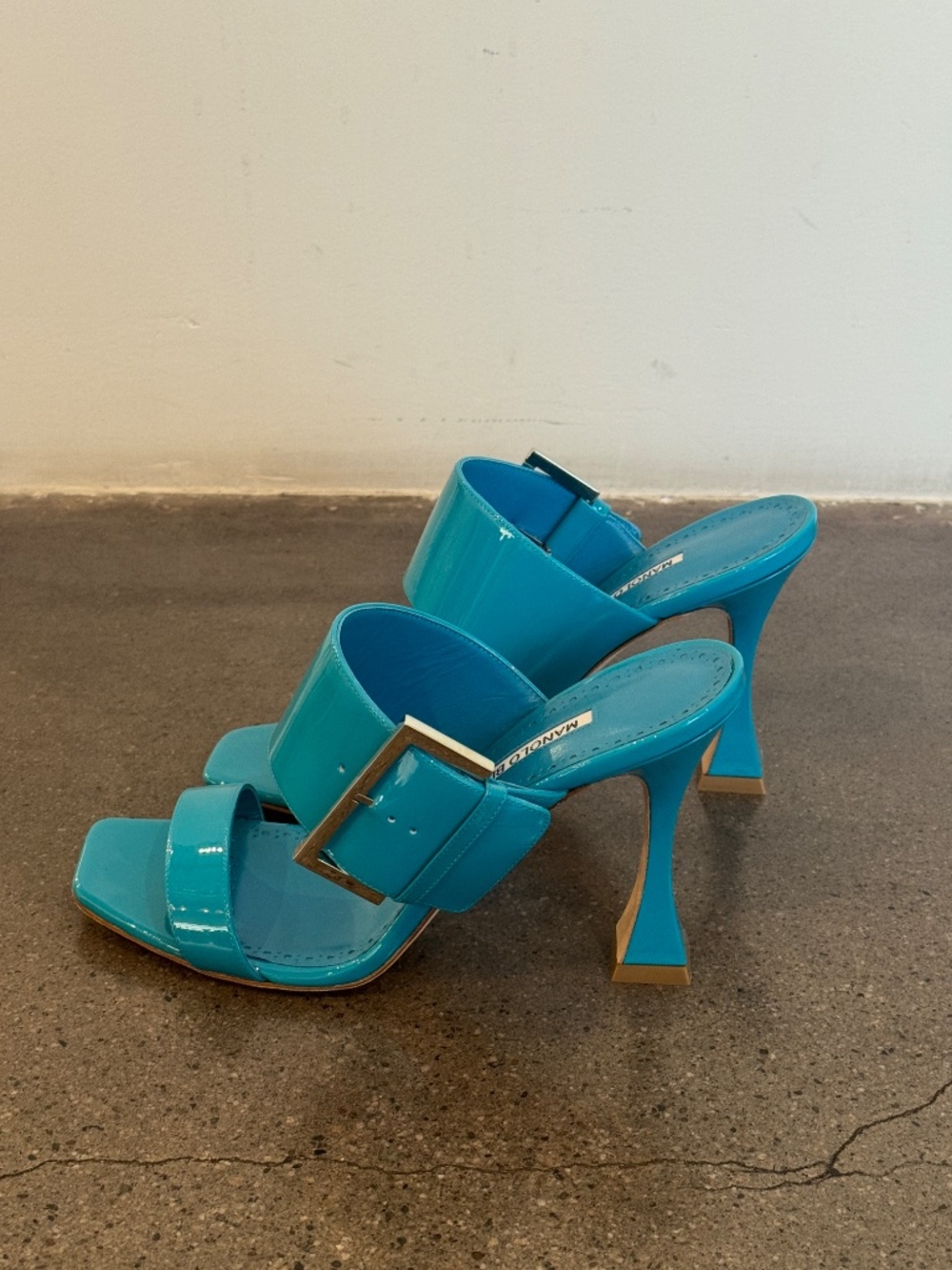 Manolo Blahnik 100mm Arre Mules - Picture 3 of 6